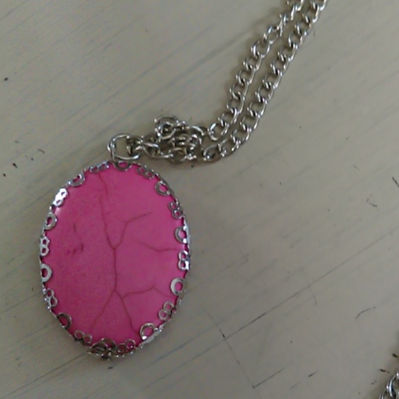 Long style pink cracked stone necklace - Picture 2 of 2